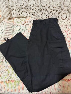 Men's Black Cargo Pants with Utility Pockets - Classic Workwear